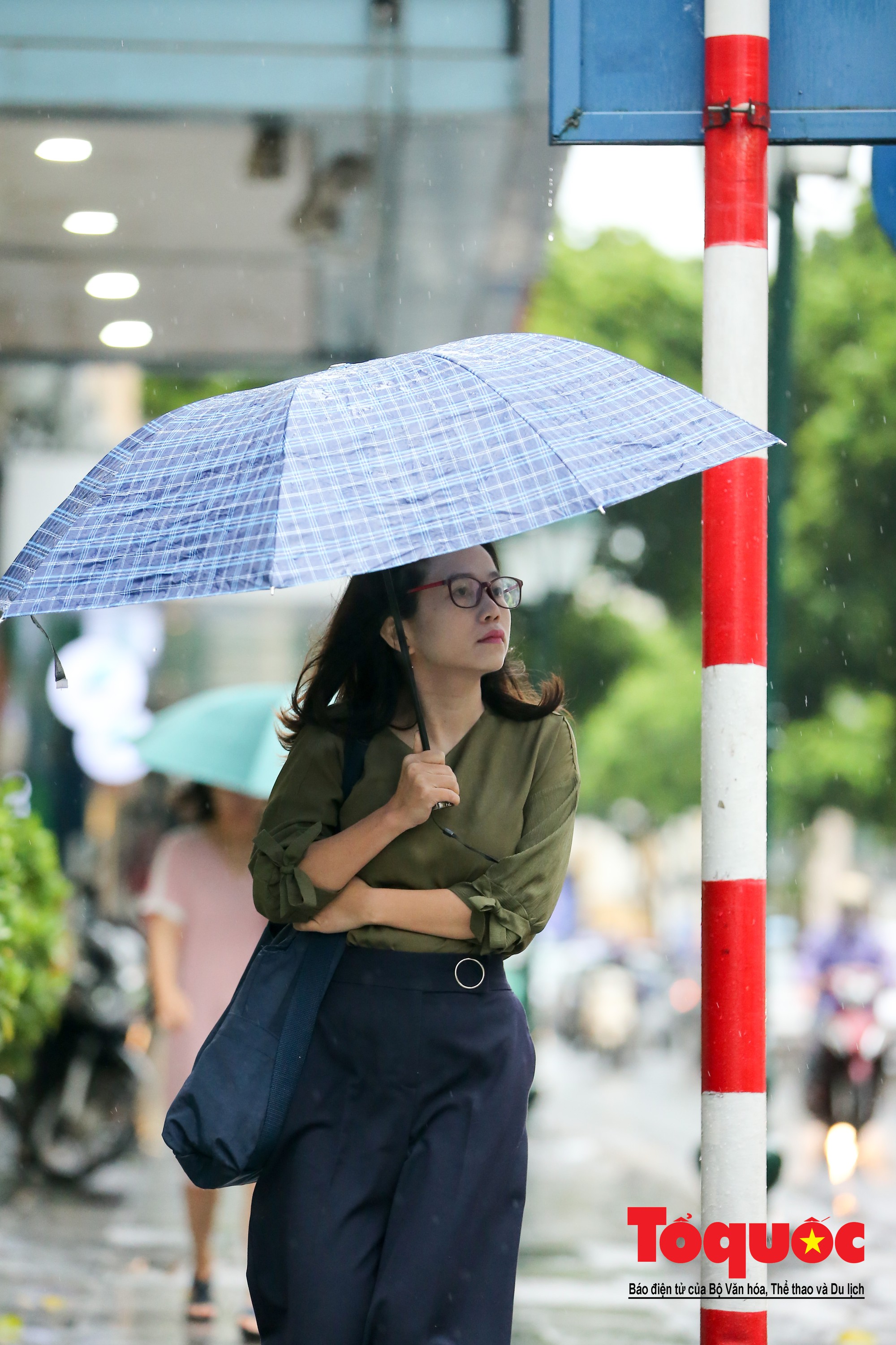 Cơn mưa lớn bất trợt khiến không khí ở thủ đô Hà Nội giảm bụi ô nhiễm nhanh chóng10 Cơn mưa lớn bất trợt khiến không khí ở thủ đô Hà Nội giảm bụi ô nhiễm nhanh chóng10