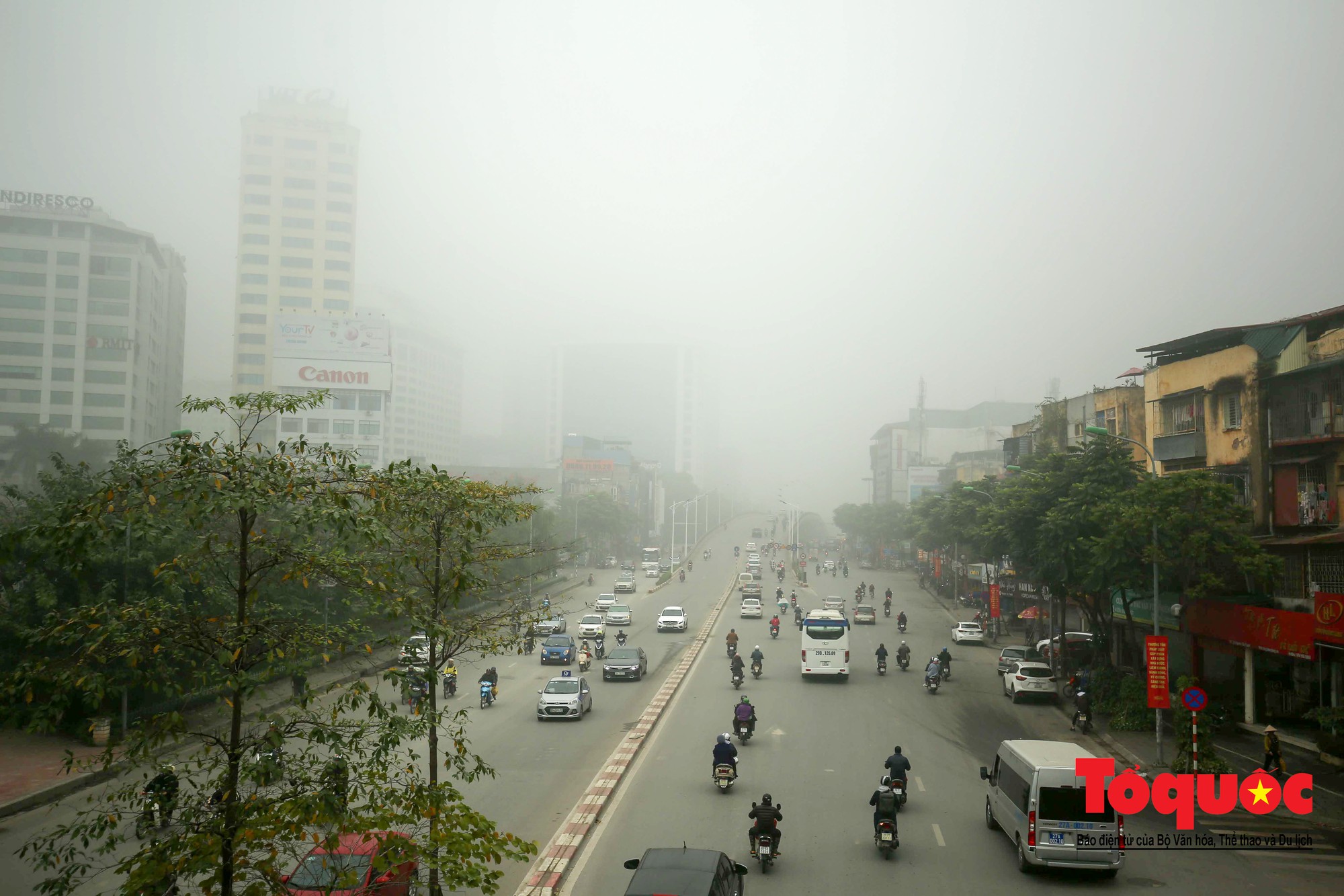 Cao ốc Hà Nội chơi ú tìm trong lớp sương mù dày đặc12 Cao ốc Hà Nội chơi ú tìm trong lớp sương mù dày đặc12