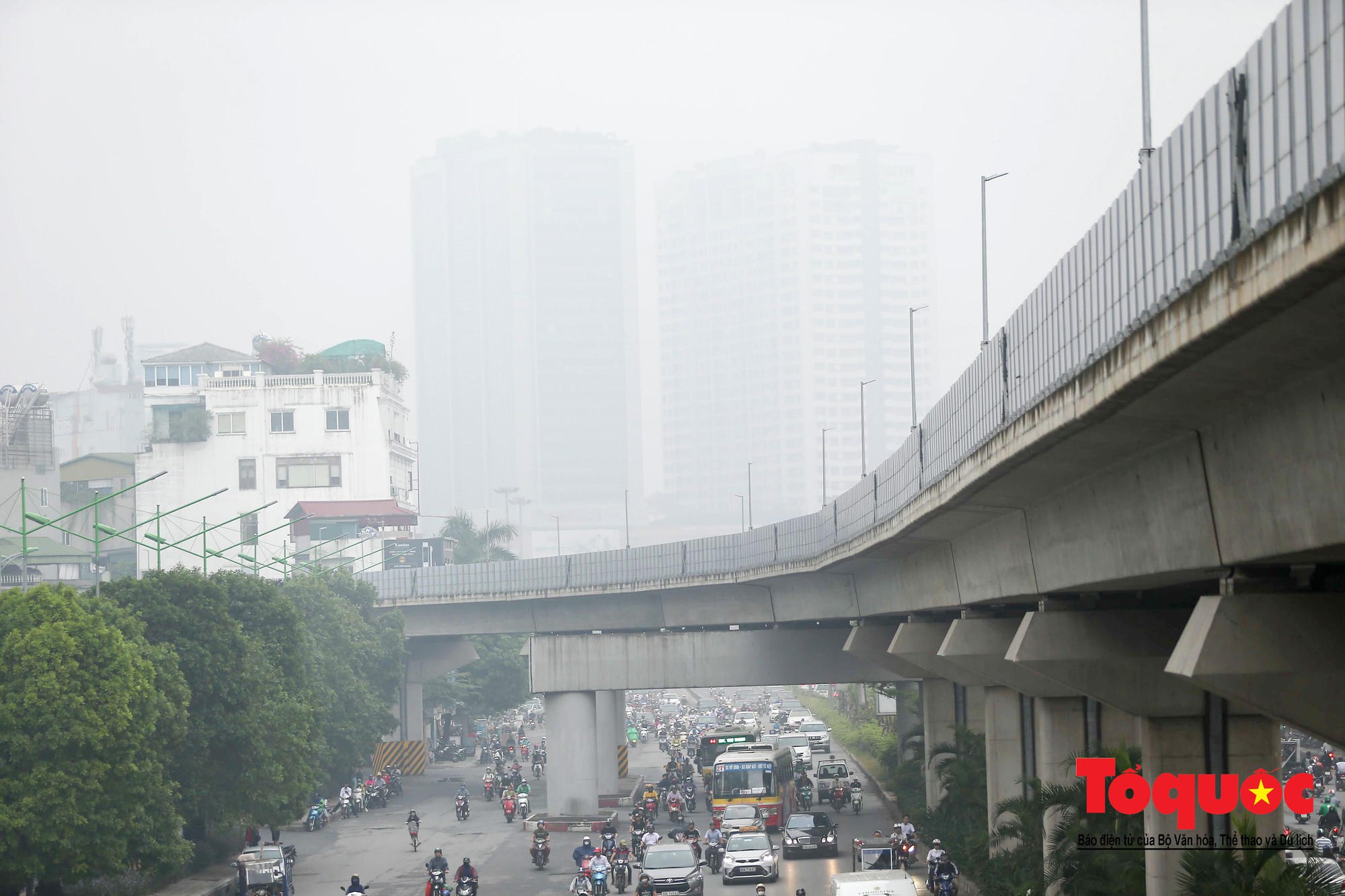 Cao ốc Hà Nội chơi ú tìm trong lớp sương mù dày đặc3 Cao ốc Hà Nội chơi ú tìm trong lớp sương mù dày đặc3