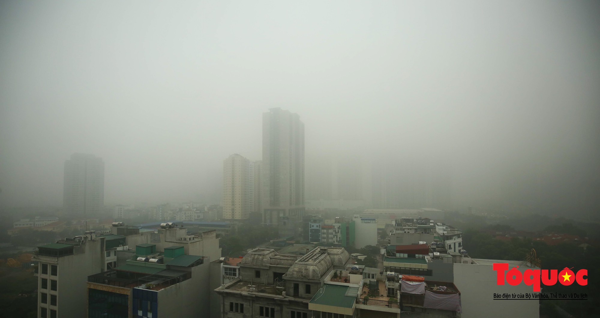 Cao ốc Hà Nội chơi ú tìm trong lớp sương mù dày đặc6 Cao ốc Hà Nội chơi ú tìm trong lớp sương mù dày đặc6