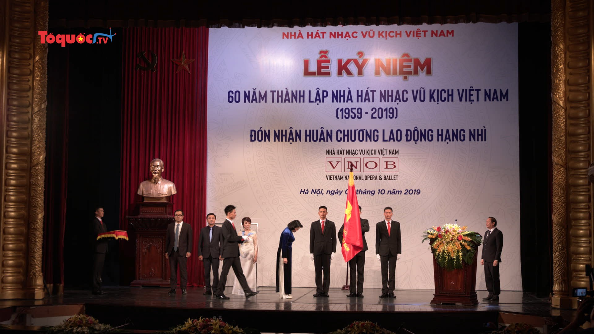 Nhà hát nhạc Vũ kịch Việt Nam kỷ niệm 60 năm thành lập và đón Huân chương Lao động hạng Nhì