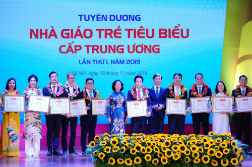 Tuyên dương 75 nhà giáo trẻ tiêu biểu có những sáng kiến nổi bật - Ảnh 1. Tuyên dương 75 nhà giáo trẻ tiêu biểu có những sáng kiến nổi bật - Ảnh 1.