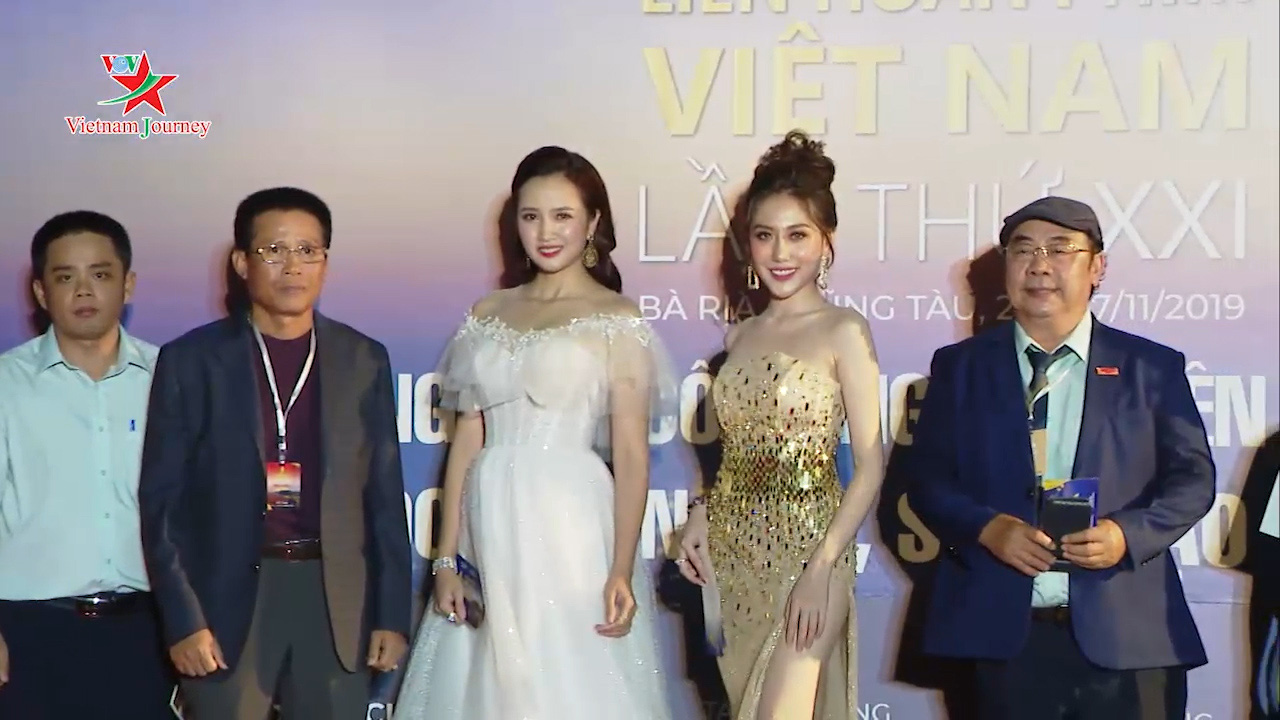 Liên hoan phim Việt Nam lần thứ 21 - Sôi động khu vực thảm đỏ