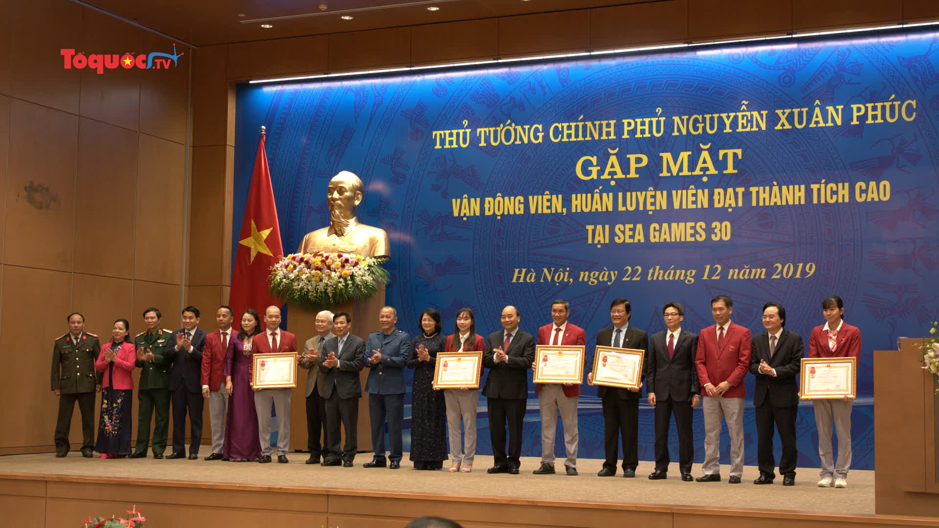 Thủ tướng Nguyễn Xuân Phúc gặp mặt VĐV, HLV đạt thành tích cao tại SEA Games 30