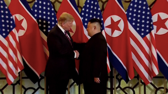 Cái bắt tay lịch sử từ Hà Nội của hai nhà lãnh đạo Mỹ - Triều Tiên