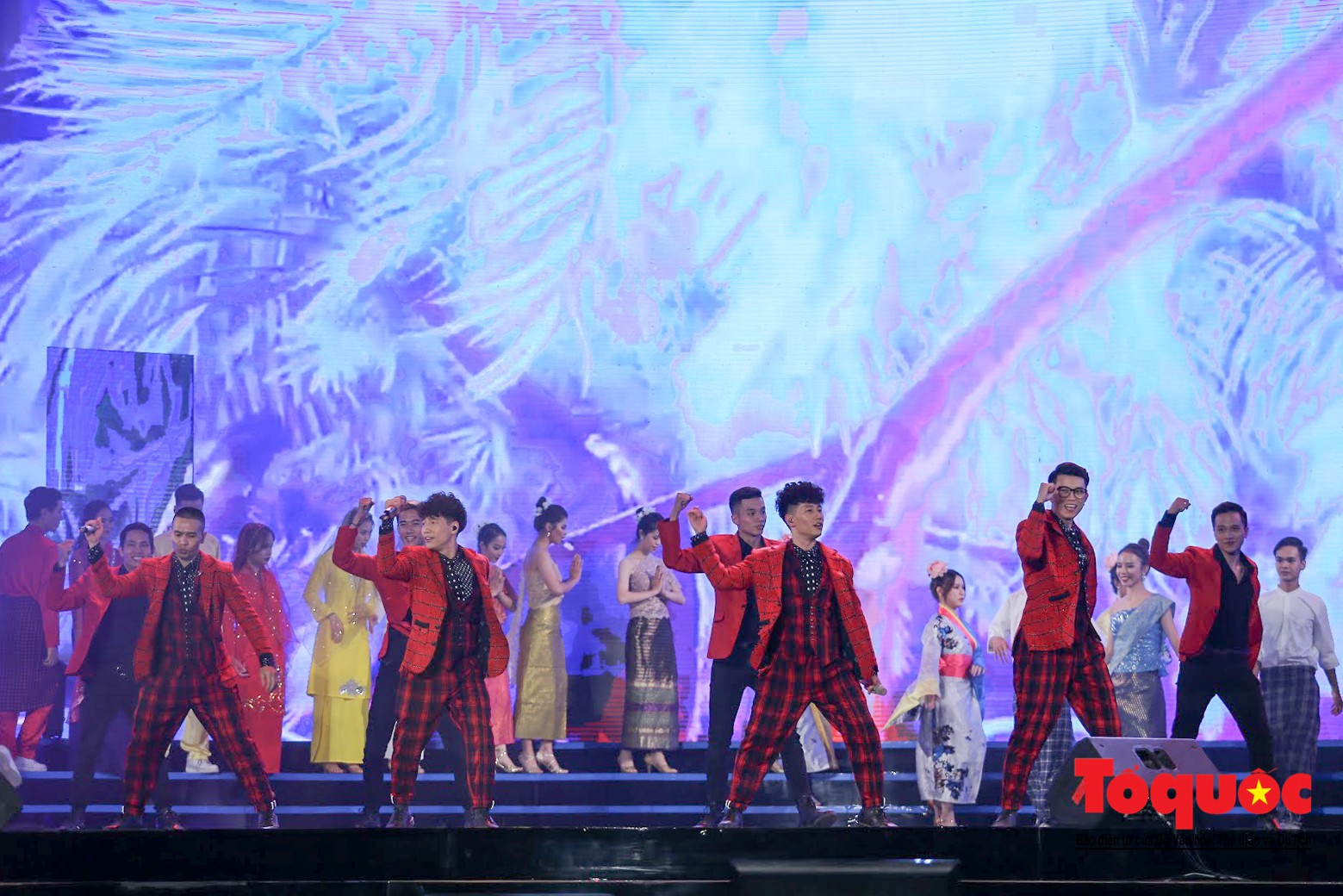 Đại nhạc hội ASEAN- Nhật Bản 2019: Nhiều nghệ sĩ cùng cất lên tiếng hát về ước nguyện hoà bình - Ảnh 14.