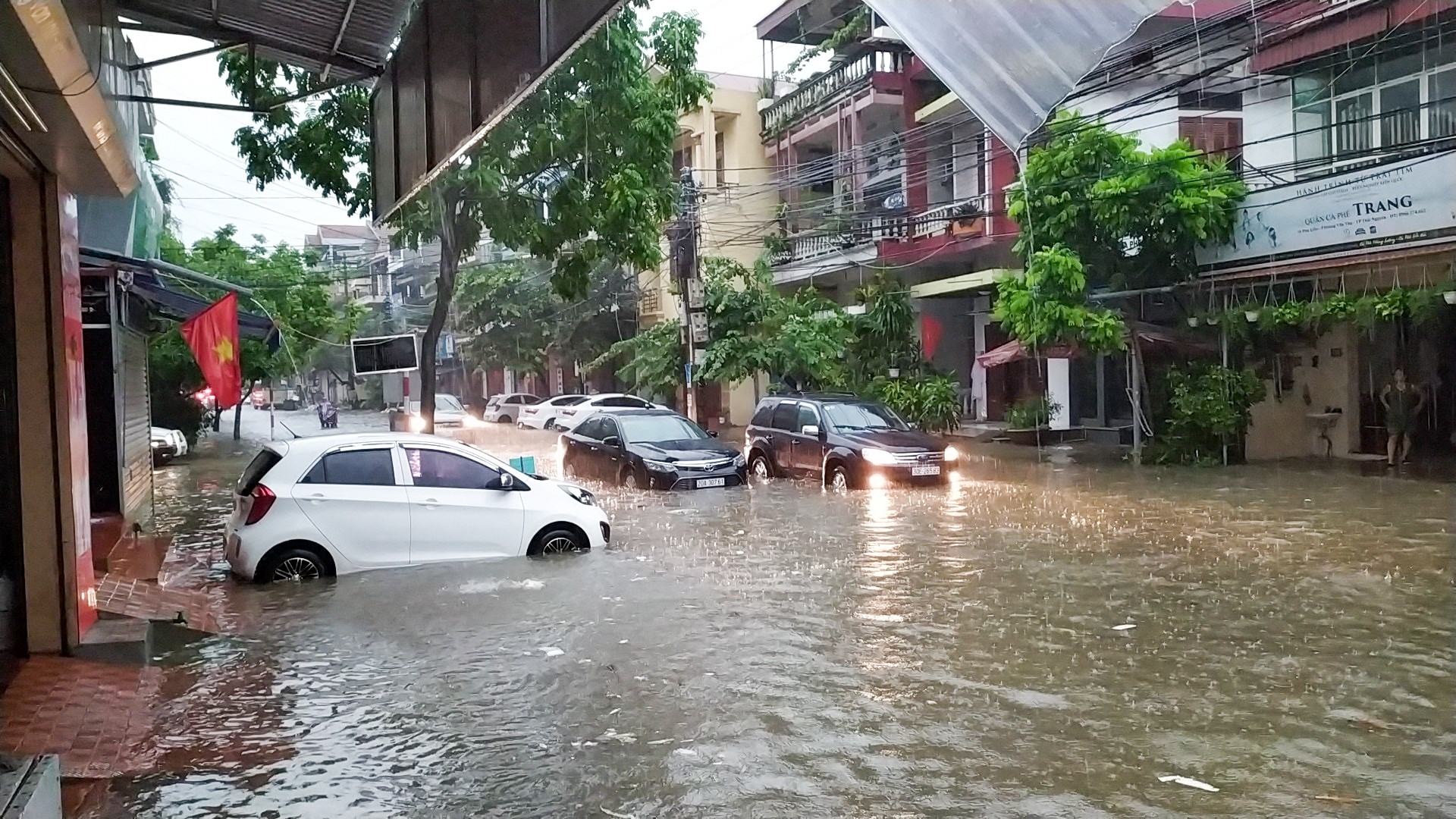 Sau trận mưa lớn kéo dài, TP Thái Nguyên ngập sâu trong biển nước17 Sau trận mưa lớn kéo dài, TP Thái Nguyên ngập sâu trong biển nước17