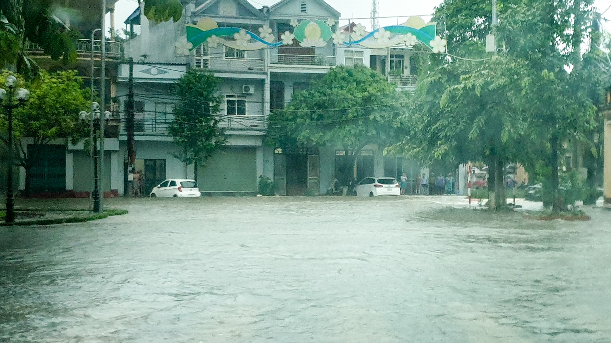 Sau trận mưa lớn kéo dài, TP Thái Nguyên ngập sâu trong biển nước25 Sau trận mưa lớn kéo dài, TP Thái Nguyên ngập sâu trong biển nước25