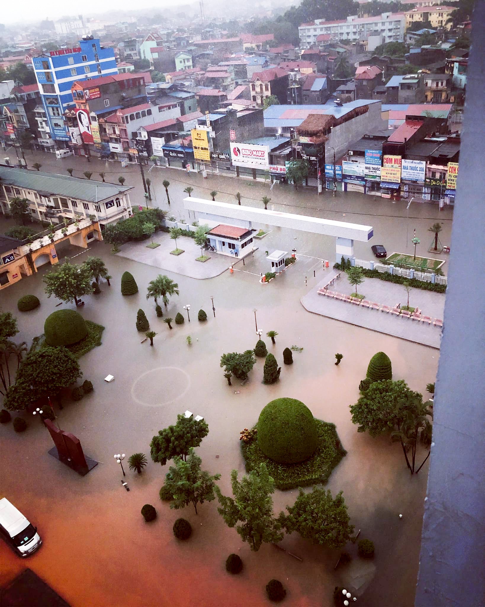 Sau trận mưa lớn kéo dài, TP Thái Nguyên ngập sâu trong biển nước8 Sau trận mưa lớn kéo dài, TP Thái Nguyên ngập sâu trong biển nước8