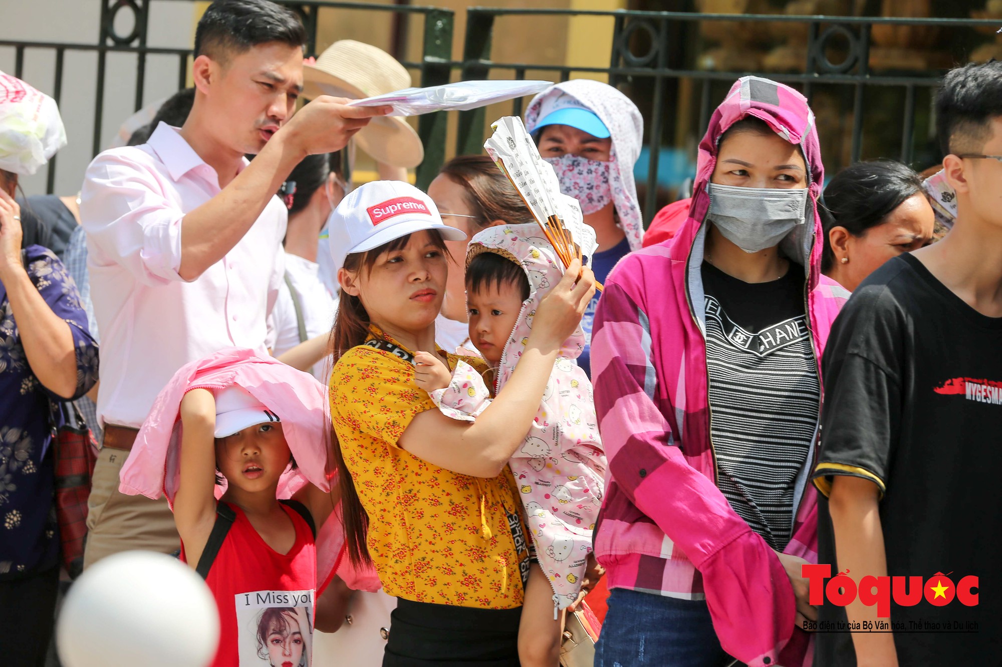 Hàng vạn người xếp hàng vào Lăng viếng Bác ngày “Tết Độc lập”1 Hàng vạn người xếp hàng vào Lăng viếng Bác ngày “Tết Độc lập”1