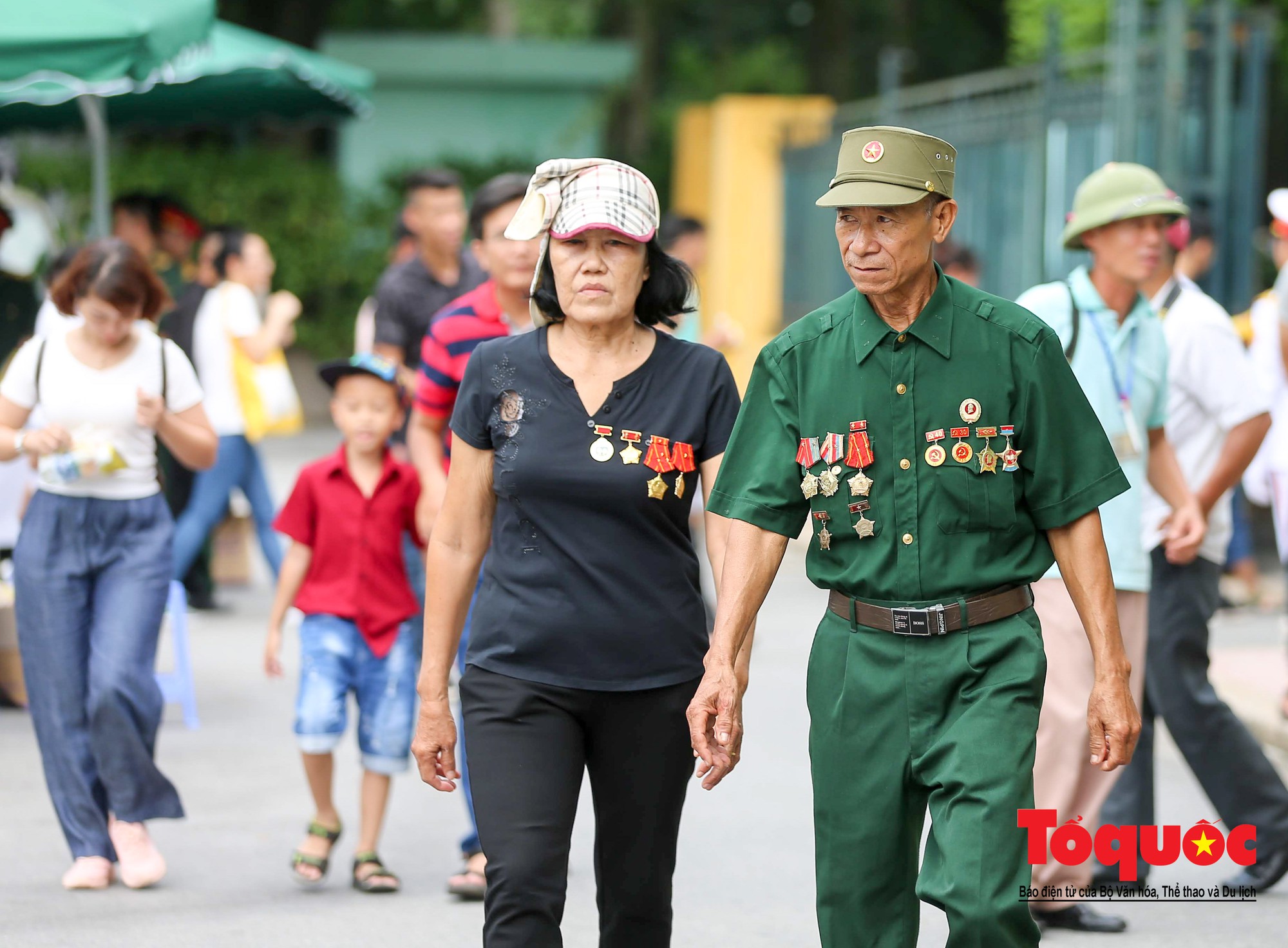 Hàng vạn người xếp hàng vào Lăng viếng Bác ngày “Tết Độc lập”14 Hàng vạn người xếp hàng vào Lăng viếng Bác ngày “Tết Độc lập”14