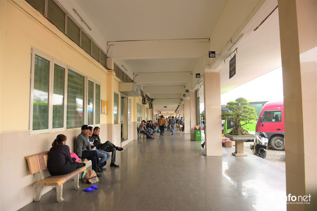 Ngày cận Tết các bến xe Hà Nội bỗng vắng tanh bất thường - Ảnh 11. Ngày cận Tết các bến xe Hà Nội bỗng vắng tanh bất thường - Ảnh 11.