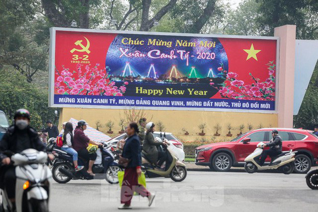 Đường phố Hà Nội trang hoàng đón Tết Canh Tý 2020 - Ảnh 6. Đường phố Hà Nội trang hoàng đón Tết Canh Tý 2020 - Ảnh 6.