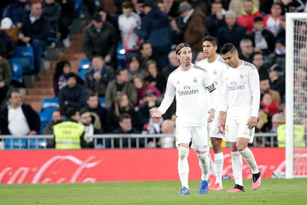 Bản hợp đồng bom tấn thế chỗ Ronaldo trở lại, Real Madrid vẫn mất điểm cay đắng và bị đại kình địch Barcelona áp sát - Ảnh 8. Bản hợp đồng bom tấn thế chỗ Ronaldo trở lại, Real Madrid vẫn mất điểm cay đắng và bị đại kình địch Barcelona áp sát - Ảnh 8.