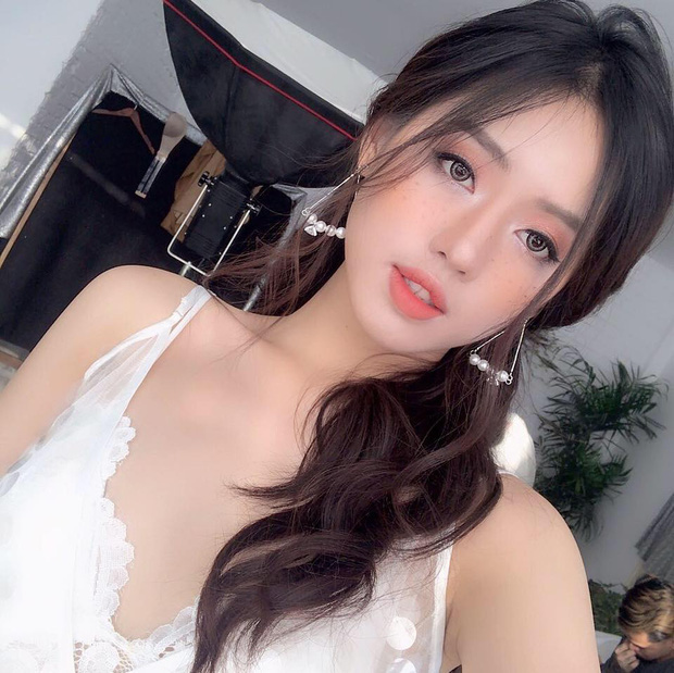 Bản sao Tâm Tít và cú lột xác đầy nóng bỏng của hot girl Khánh Linh