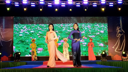 Kiên Giang: Hội thi Văn nghệ và trình diễn trang phục áo dài Việt Nam - thành phố Rạch Giá năm 2020 - Ảnh 1.