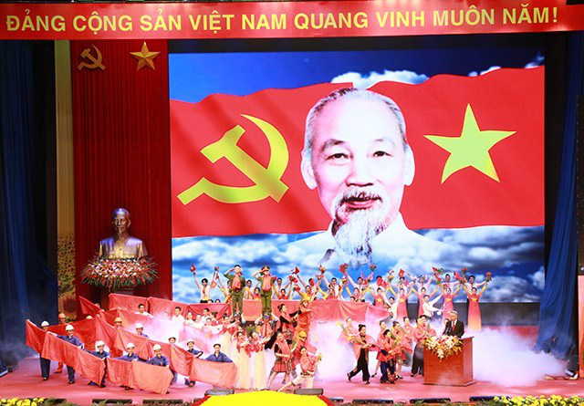 Học Bác để tự soi, tự sửa mình - Ảnh 1. Học Bác để tự soi, tự sửa mình - Ảnh 1.