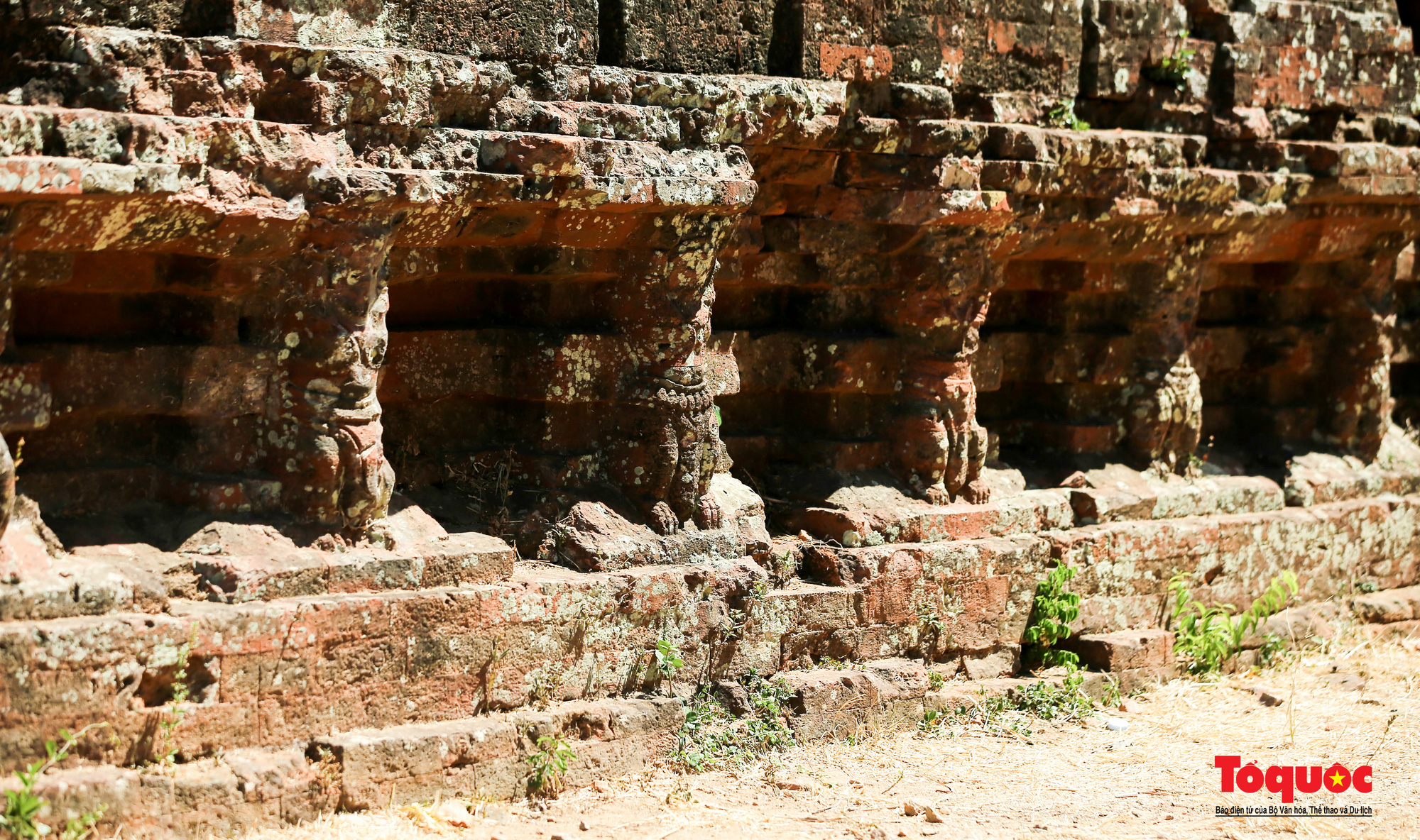 Ngắm Tháp Bánh ít - Kiệt tác kiến trúc ngàn năm tuổi của người Chăm - Ảnh 8.