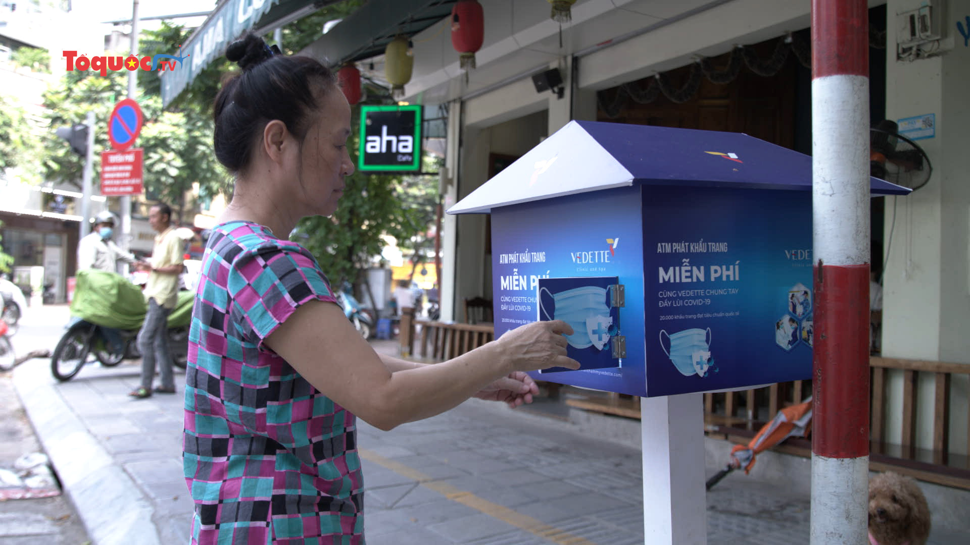 Hà Nội: ''ATM khẩu trang'' miễn phí xuất hiện phục vụ công tác phòng dịch Covid-19