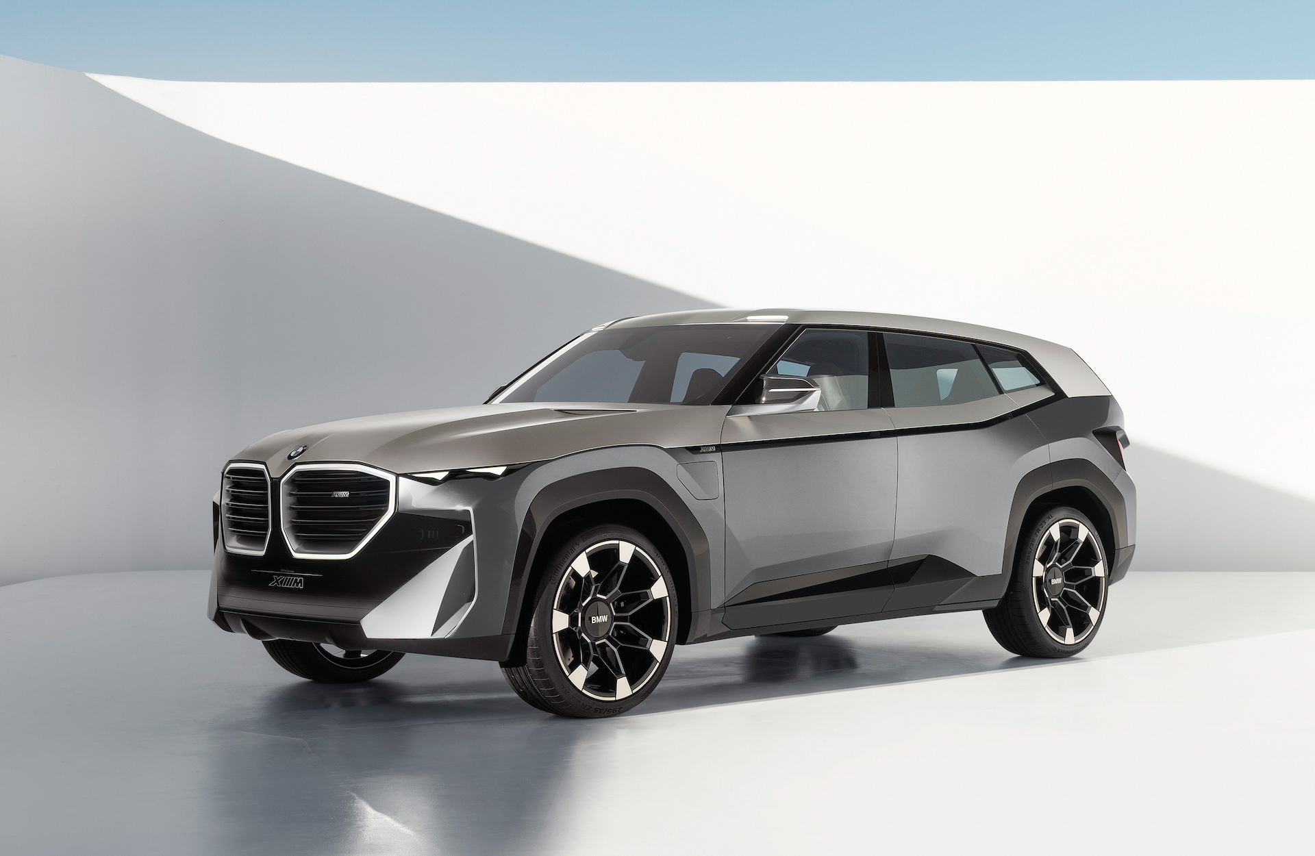 Giám đốc BMW bật mí thiết kế lạ của BMW XM - Siêu SUV tham vọng cạnh tranh Lamborghini Urus - Ảnh 1. Giám đốc BMW bật mí thiết kế lạ của BMW XM - Siêu SUV tham vọng cạnh tranh Lamborghini Urus - Ảnh 1.
