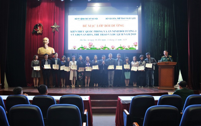 Bế giảng Lớp Bồi dưỡng kiến thức quốc phòng và an ninh cho cán bộ đối tượng 3 của Bộ VHTTDL - Ảnh 1. Bế giảng Lớp Bồi dưỡng kiến thức quốc phòng và an ninh cho cán bộ đối tượng 3 của Bộ VHTTDL - Ảnh 1.