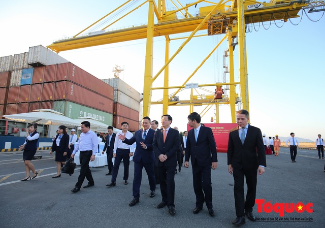 Phó Thủ tướng Vương Đình Huệ thăm, tặng quà công nhân viên Cảng Tiên Sa - Đà Nẵng - Ảnh 12.