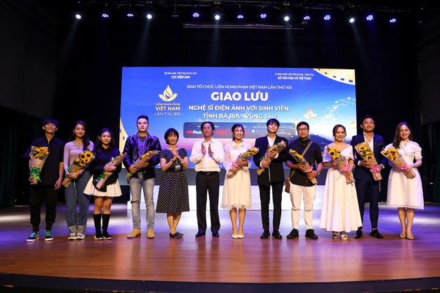 Sinh viên Vũng Tàu hào hứng giao lưu cùng các nghệ sĩ điện ảnh Việt  - Ảnh 2.