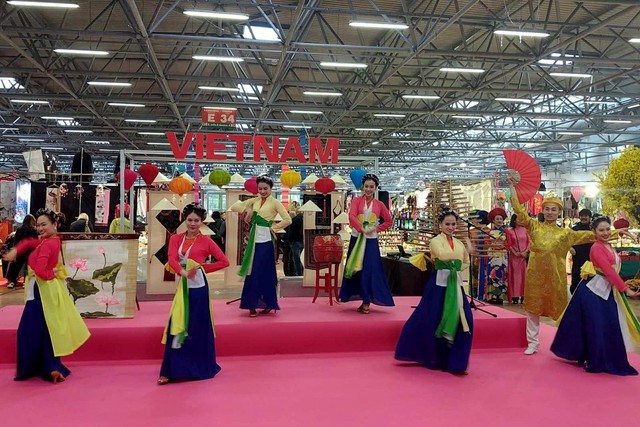 Việt Nam tham dự Lễ hội Phương Đông tại Tuscany, Italia - Ảnh 4.