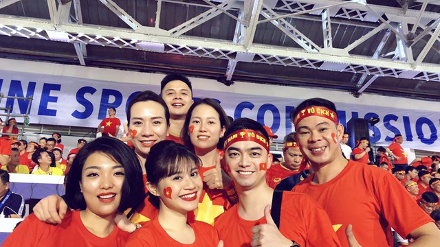 Bất ngờ cơ trưởng lái chiếc máy bay chở toàn đội tuyển quốc gia từ Philippines về nước - Ảnh 8. Bất ngờ cơ trưởng lái chiếc máy bay chở toàn đội tuyển quốc gia từ Philippines về nước - Ảnh 8.