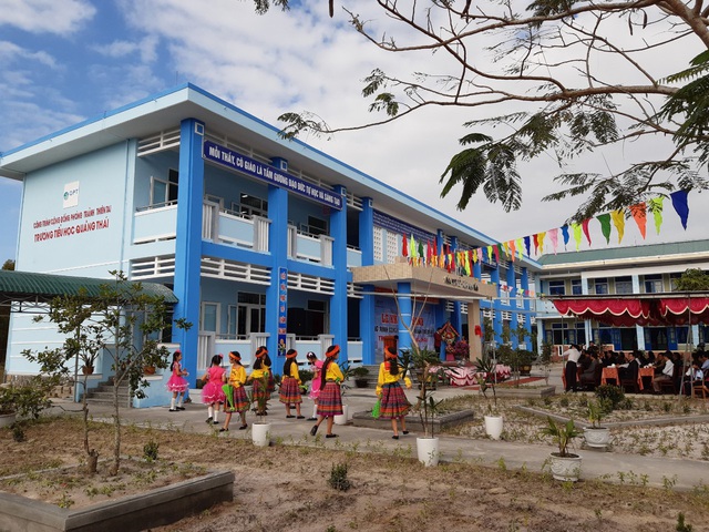 Học sinh vùng rốn lũ Thừa Thiên Huế có trường học mới kiêm chỗ phòng tránh thiên tai - Ảnh 1.