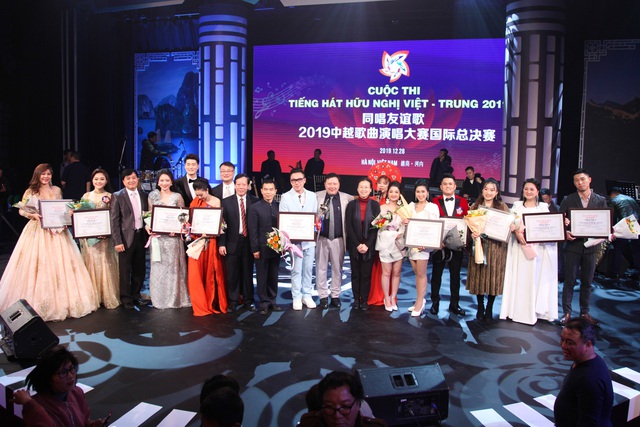 Hai thí sinh giành giải nhất cuộc thi Tiếng hát hữu nghị Việt-Trung năm 2019 - Ảnh 1.
