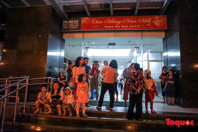 Hà Đông (Hà Nội): Tòa nhà Xuân Mai Tower bốc cháy lúc nửa đêm - Ảnh 5. Hà Đông (Hà Nội): Tòa nhà Xuân Mai Tower bốc cháy lúc nửa đêm - Ảnh 5.