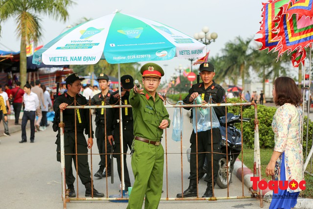 An ninh thắt chặt, hơn 2000 nhân viên an ninh bảo vệ lễ khai ấn đền Trần Nam Định - Ảnh 11.