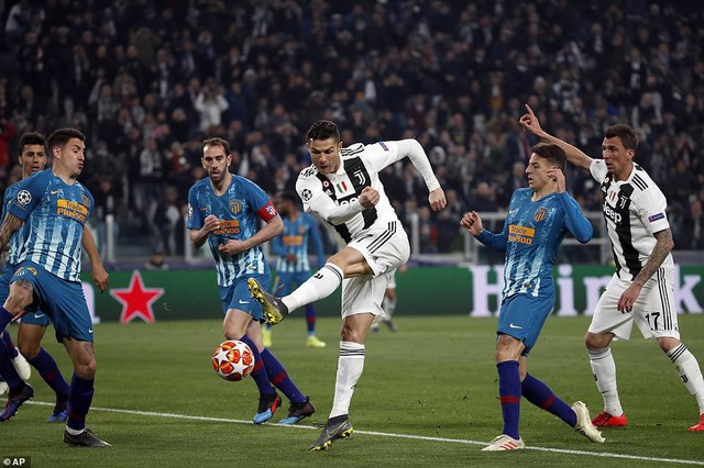 Đây là cách Cristina Ronaldo hủy diệt HLV Atletico Madrid cả trong và ngoài sân cỏ - Ảnh 3. Đây là cách Cristina Ronaldo hủy diệt HLV Atletico Madrid cả trong và ngoài sân cỏ - Ảnh 3.