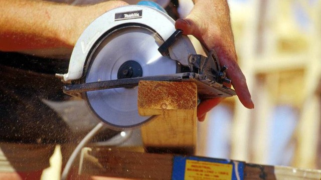 Cô gái tự cưa tay đòi 10 tỷ đồng bảo hiểm nhưng đổi lại có thể là án tù nhiều năm - Ảnh 1. Cô gái tự cưa tay đòi 10 tỷ đồng bảo hiểm nhưng đổi lại có thể là án tù nhiều năm - Ảnh 1.