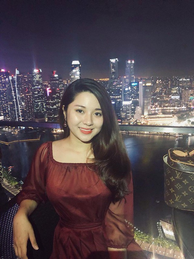 BTV truyền hình mặc trang phục gây sốc: Mỗi tháng kiếm 60 triệu, tự mua ô tô, hàng hiệu đắt tiền - Ảnh 13. BTV truyền hình mặc trang phục gây sốc: Mỗi tháng kiếm 60 triệu, tự mua ô tô, hàng hiệu đắt tiền - Ảnh 13.