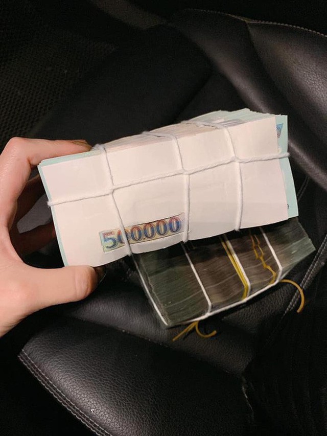 BTV truyền hình mặc trang phục gây sốc: Mỗi tháng kiếm 60 triệu, tự mua ô tô, hàng hiệu đắt tiền - Ảnh 6. BTV truyền hình mặc trang phục gây sốc: Mỗi tháng kiếm 60 triệu, tự mua ô tô, hàng hiệu đắt tiền - Ảnh 6.