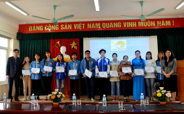 Lễ Tổng kết và trao chứng nhận Liên lạc viên/ Tình nguyện viên Diễn đàn Du lịch ASEAN 2019 - Ảnh 7.