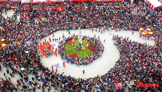 Hàng ngàn người đổ về đường phố Lạng Sơn tham gia lễ hội lớn nhất Năm - Ảnh 9.