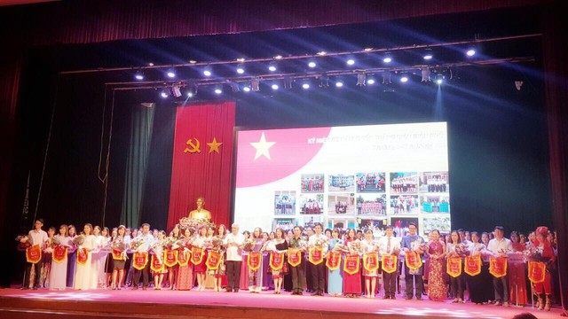 Khai mạc Liên hoan cán bộ thư viện tuyên truyền giới thiệu sách - Chào mừng Kỷ niệm 65 năm chiến thắng Điện Biên Phủ - Ảnh 1.