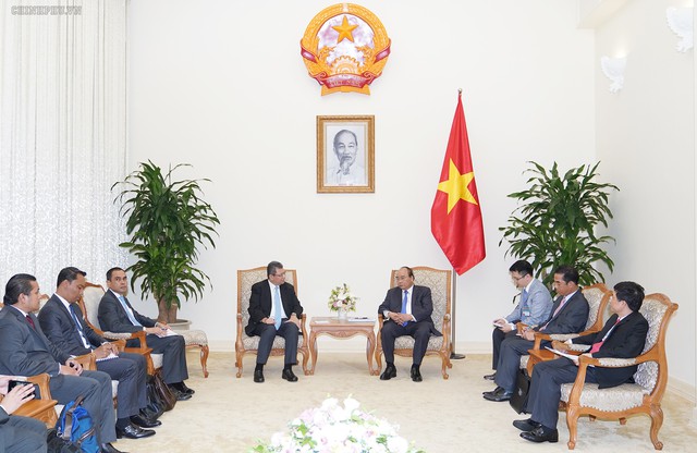 Thủ tướng Nguyễn Xuân Phúc tiếp các vị khách quốc tế - Ảnh 2. Thủ tướng Nguyễn Xuân Phúc tiếp các vị khách quốc tế - Ảnh 2.