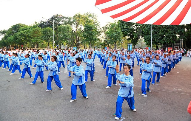 Đồng diễn văn hóa, thể thao nhân kỷ niệm 129 năm Ngày sinh Chủ tịch Hồ Chí Minh - Ảnh 6.