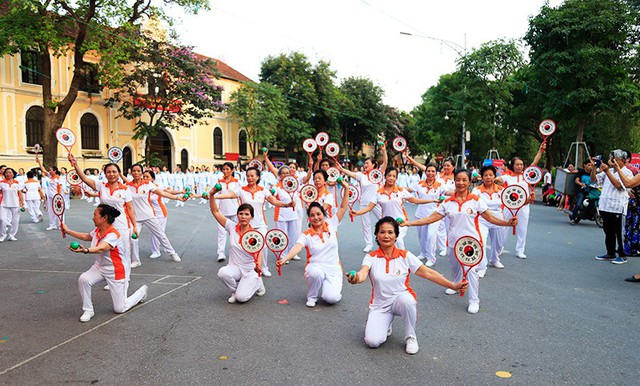 Đồng diễn văn hóa, thể thao nhân kỷ niệm 129 năm Ngày sinh Chủ tịch Hồ Chí Minh - Ảnh 8.