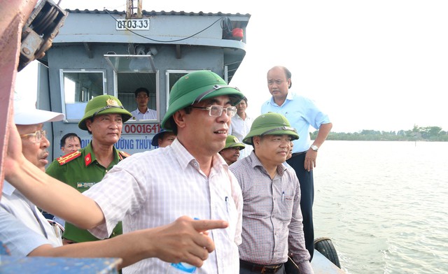 Chủ tịch tỉnh Quảng Trị trực tiếp kiểm tra, chỉ đạo xử lý nghiêm nạn cát tặc - Ảnh 1.