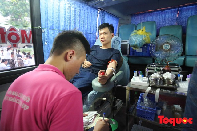 Hàng ngàn người dân thủ đô tham dự cuộc thi “Đi bộ vì sức khỏe” - Ảnh 12. Hàng ngàn người dân thủ đô tham dự cuộc thi “Đi bộ vì sức khỏe” - Ảnh 12.