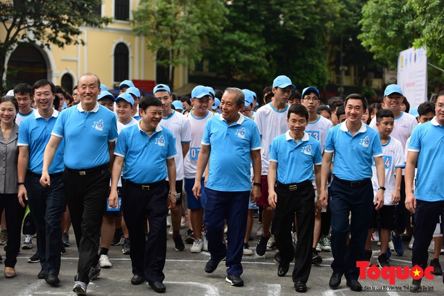 Hàng ngàn người dân thủ đô tham dự cuộc thi “Đi bộ vì sức khỏe” - Ảnh 5. Hàng ngàn người dân thủ đô tham dự cuộc thi “Đi bộ vì sức khỏe” - Ảnh 5.
