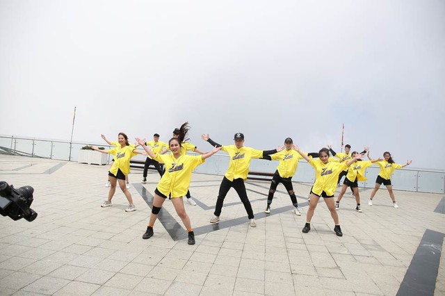 Lộ diện 4 đội vào chung kết cuộc thi nhảy Flashmob 2019 - Ảnh 1. Lộ diện 4 đội vào chung kết cuộc thi nhảy Flashmob 2019 - Ảnh 1.