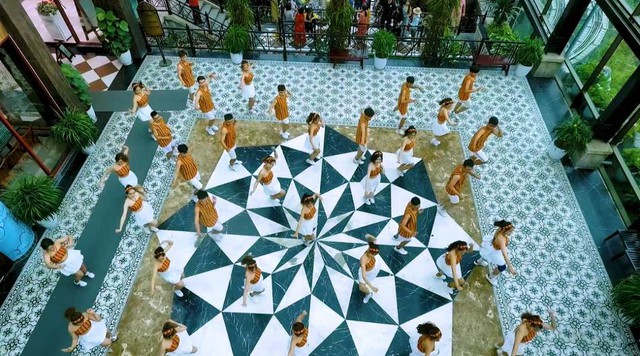 Lộ diện 4 đội vào chung kết cuộc thi nhảy Flashmob 2019 - Ảnh 4. Lộ diện 4 đội vào chung kết cuộc thi nhảy Flashmob 2019 - Ảnh 4.