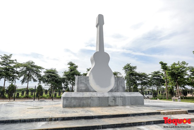 Toàn cảnh công viên âm nhạc với hình dáng cây đàn ghita sắp hoàn thiện ở Hà Nội - Ảnh 3.