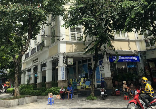 Trung tâm văn hoá Hồ Gươm biến mình thành quán cafe, bán vé máy bay - Ảnh 5.